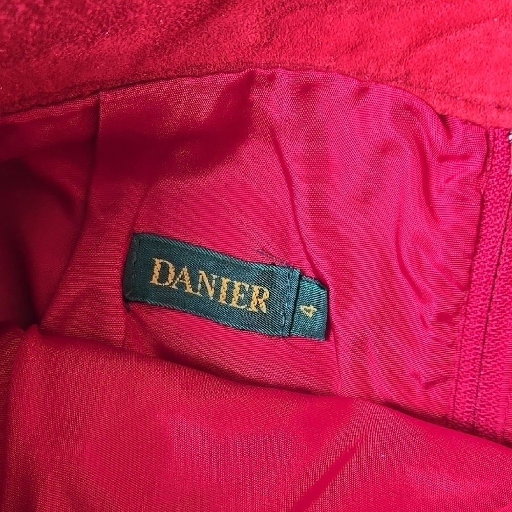 DANIER Elegant Red Suede Pencil Skirt Size 4 - Picture 3 of 7